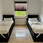150qm Haus Fuer 6 Mit Parkplatz & Terrasse Bremen