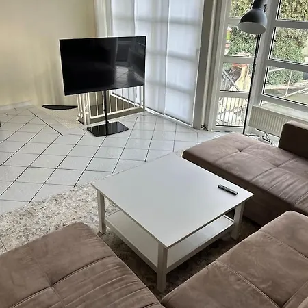 150qm Haus Fuer 6 Mit Parkplatz & Terrasse Nyaraló Bréma
