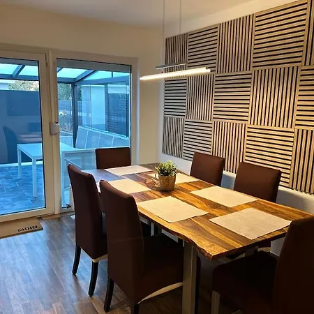 Holiday home Mit Privatparkplatz, Terrasse Und Stadtnaehe