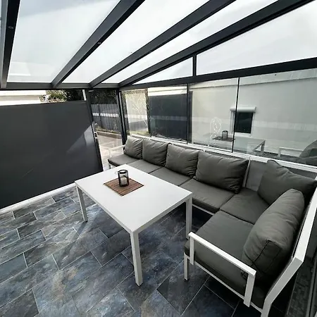 150qm Haus Fuer 6 Mit Parkplatz & Terrasse Bremen