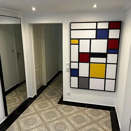 Mit Privatparkplatz, Terrasse Und Stadtnaehe * Brémy