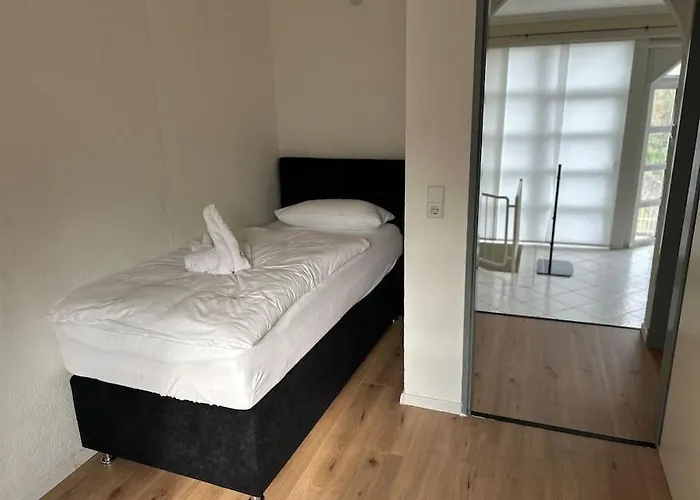 Mit Privatparkplatz, Terrasse Und Stadtnaehe Semesterbostad *