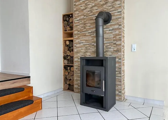 Mit Privatparkplatz, Terrasse Und Stadtnaehe * Brémy