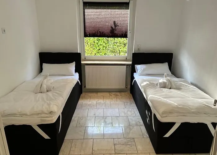 Mit Privatparkplatz, Terrasse Und Stadtnaehe Бремен