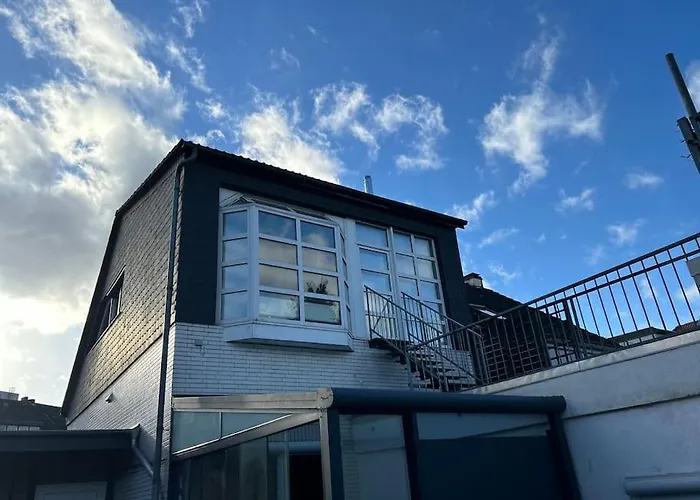 Mit Privatparkplatz, Terrasse Und Stadtnaehe Semesterbostad