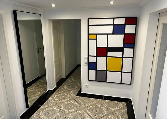 Mit Privatparkplatz, Terrasse Und Stadtnaehe * Brémy